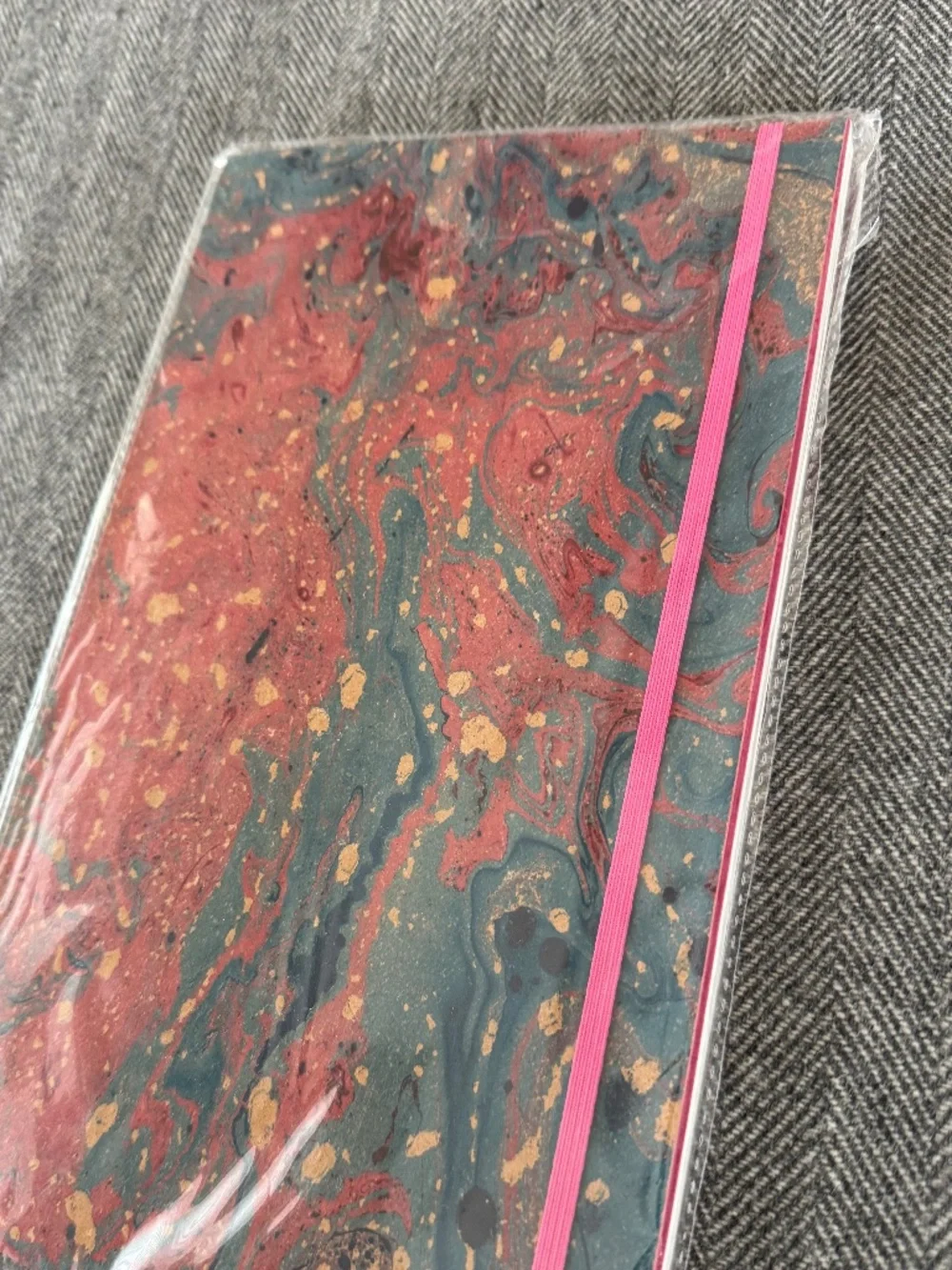 NWT, ROOST, MARBLEIZED COVERED NOTEBOOK WITH PINK ELASTIC CLOSURE, LINED INSIDE